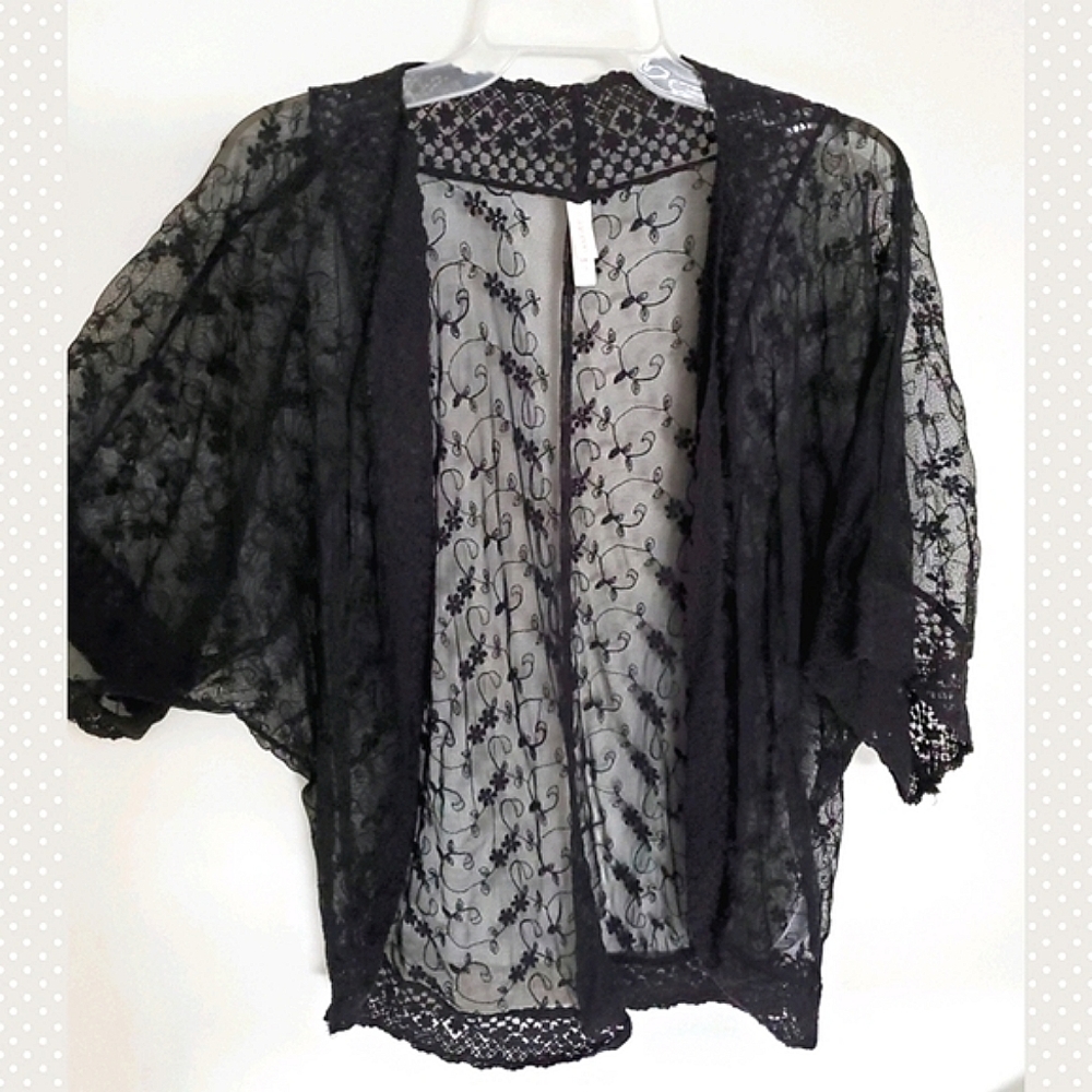 Xhilaration | sheer floral lace shawl